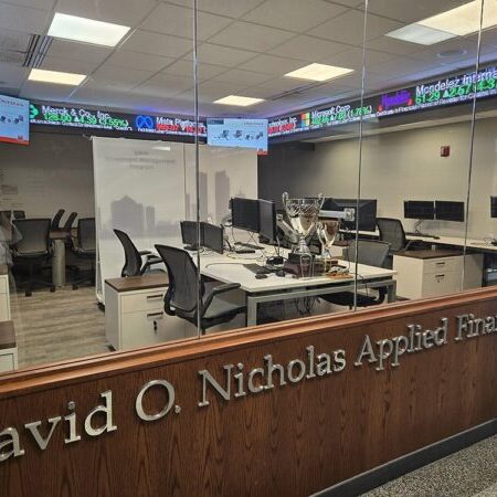 UWM Lubar College of Business_Finance Lab.jpg